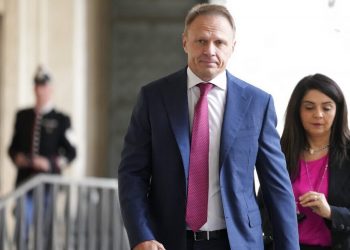 Ιταλία: «Δεν παραιτούμαι» λέει ο υπουργός Γεωργίας – Σταμάτησε τρένο για να… κατέβει