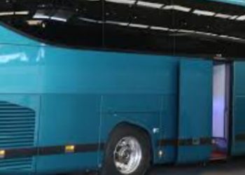 Βγήκαν μαχαίρια σε λεωφορείο του ΚΤΕΛ-2 τραυματίες