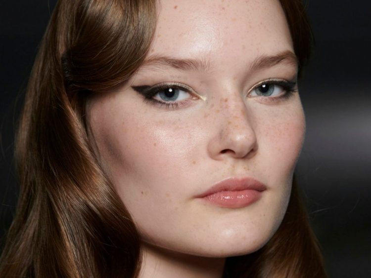 6 eyeliner για να πετύχεις ολόισια γραμμή στο λεπτό