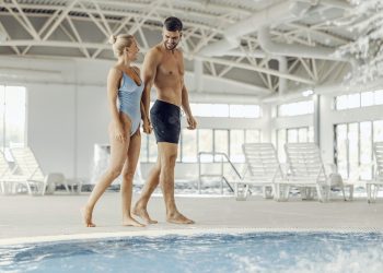 Τα ζώδια που κυνηγάνε σχέση μόνο με μικρότερους άντρες