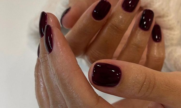 7 manicure που κολακεύουν τα κοντά νύχια