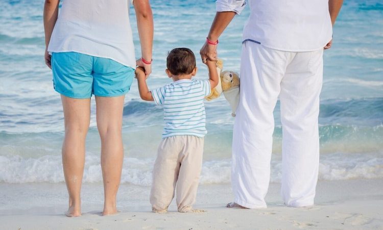 Επίδομα παιδιού Α21: Ανοιχτή για λίγο ακόμα η πλατφόρμα – Έρχονται αυξήσεις μέχρι 220 ευρώ