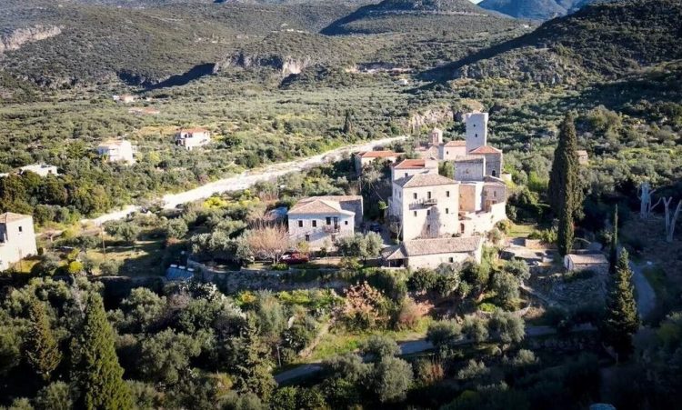 Παλαιά Καρδαμύλη: Η άγνωστη παραμυθένια καστροπολιτεία της Πελοποννήσου