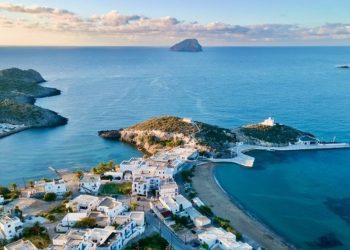 Κύθηρα: Το νησί της Ουράνιας Αφροδίτης – Ο επίγειος παράδεισος με τις χρυσές αμμουδιές