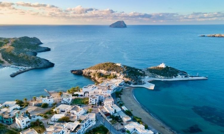 Κύθηρα: Το νησί της Ουράνιας Αφροδίτης – Ο επίγειος παράδεισος με τις χρυσές αμμουδιές