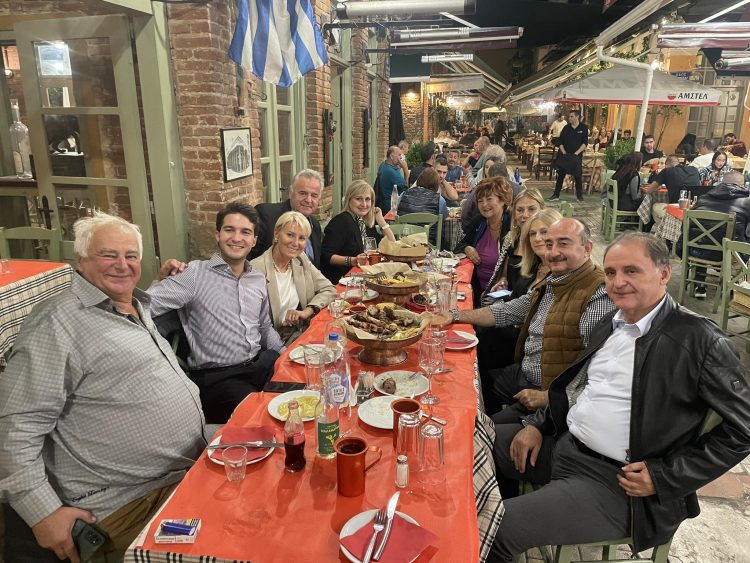Τρίκαλα: Χαλαρές στιγμές για την Νατάσσα Παζαΐτη στα Μεζεδοκαμώματα