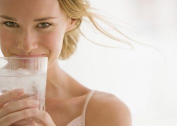 10 πράγματα που μπορούμε να κάνουμε μέχρι τις 8 το πρωί για το καλό της υγείας μας