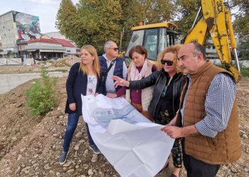 Αυτοψία Σακκά στα συνεχιζόμενα έργα ανάπλασης της κεντρικής πλατείας