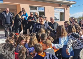 Ο Σάκης Ρουβάς στο 14ο Δημοτικό Τρικάλων: Χαρά, Αισιοδοξία και Περιβαλλοντική Δράση