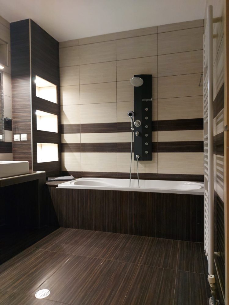 Square Apartments … Το νέο συγκρότημα πολυτελών ενοικιαζόμενων κατοικιών AIRBNB στα Τρίκαλα