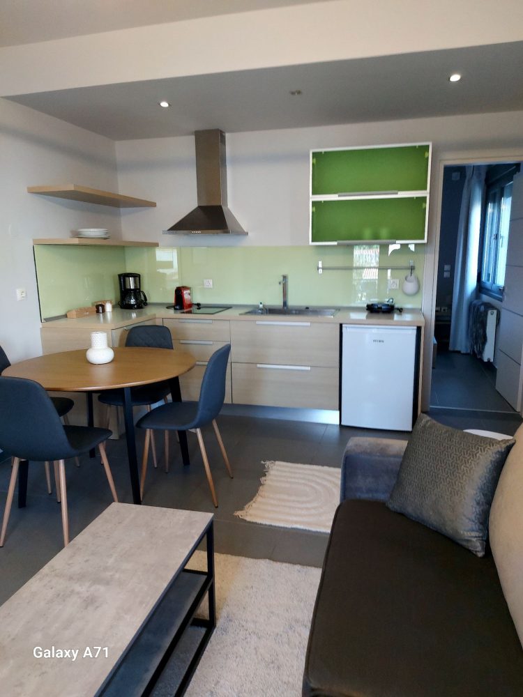 Square Apartments … Το νέο συγκρότημα πολυτελών ενοικιαζόμενων κατοικιών AIRBNB στα Τρίκαλα