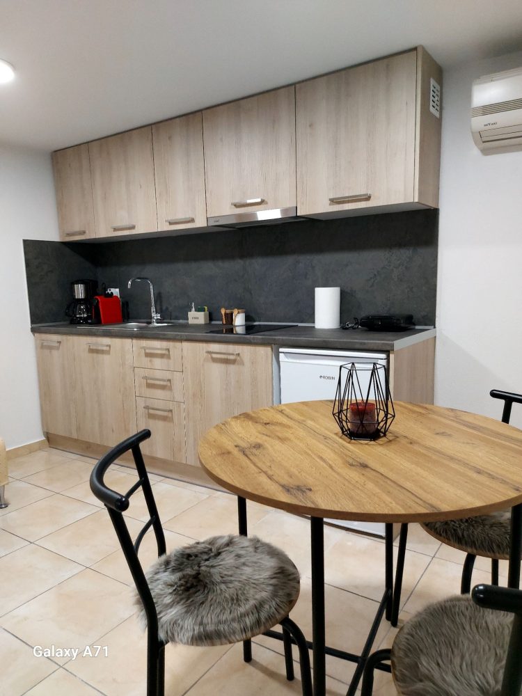 Square Apartments … Το νέο συγκρότημα πολυτελών ενοικιαζόμενων κατοικιών AIRBNB στα Τρίκαλα