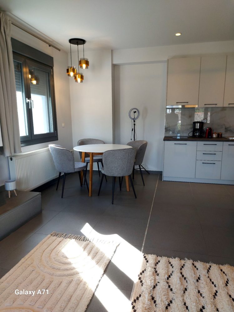 Square Apartments … Το νέο συγκρότημα πολυτελών ενοικιαζόμενων κατοικιών AIRBNB στα Τρίκαλα