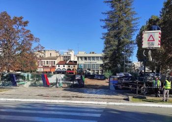 Συνεχίζεται ο Χριστουγεννιάτικος στολισμός στα Τρίκαλα