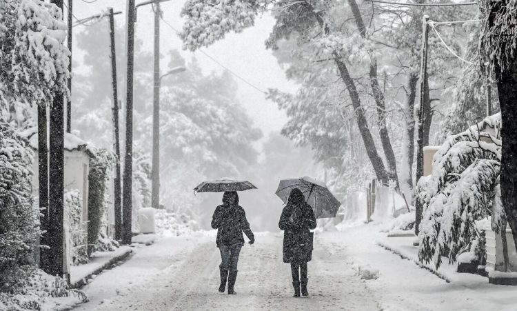 Καιρός – Meteo: Τσουχτερό κρύο και καταιγίδες φέρνει η νέα κακοκαιρία – Πού θα χιονίσει