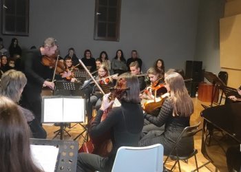 Λαμπερή η Χριστουγεννιάτικη συναυλία της Συμφωνικής Ορχήστρας Νέων Τρικάλων