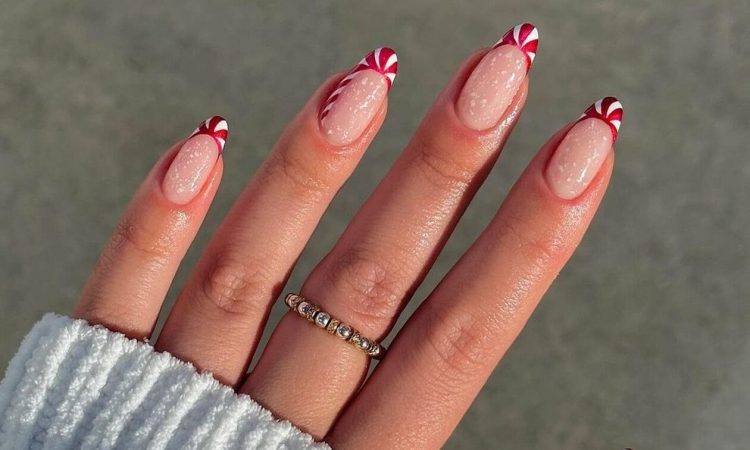 7 σχέδια στο manicure με πρωταγωνιστή το γιορτινό κόκκινο χρώμα