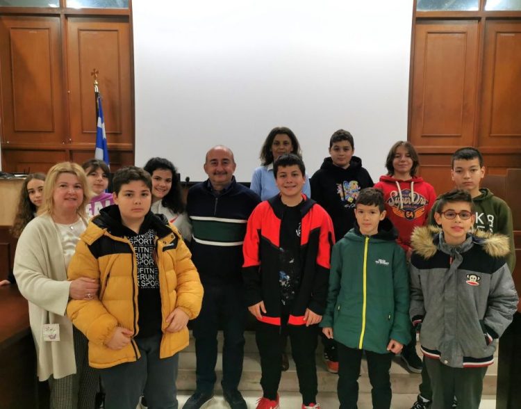 10 μαθητές ζήτησαν από τον Δήμαρχο υποδομές για να μπορούν να τους επισκέπτονται οι συμμαθητές τους από το Ειδικό Σχολείο