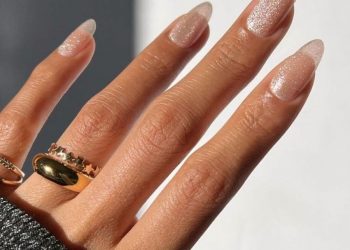 6 manicure που θα σε βάλουν σε εορταστικό mood