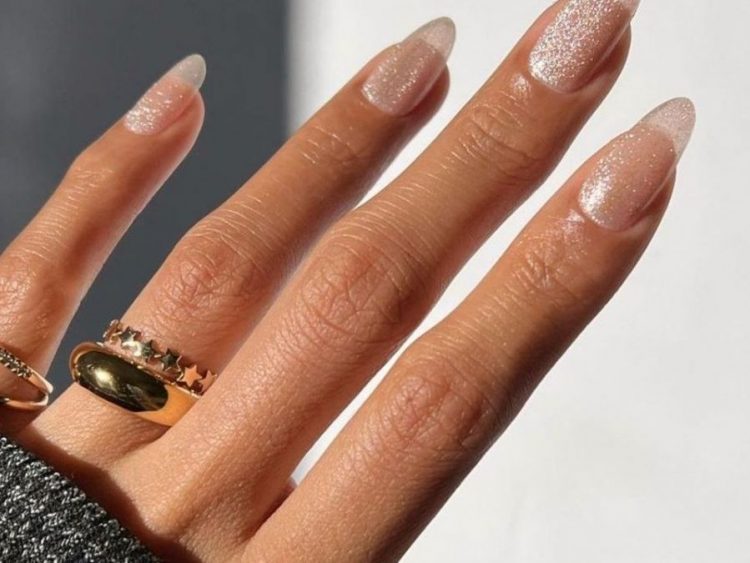 6 manicure που θα σε βάλουν σε εορταστικό mood