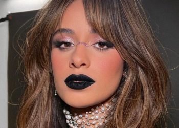 5 σκιές με glitter για να χαρίσεις λάμψη στα all day looks σου