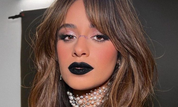 5 σκιές με glitter για να χαρίσεις λάμψη στα all day looks σου