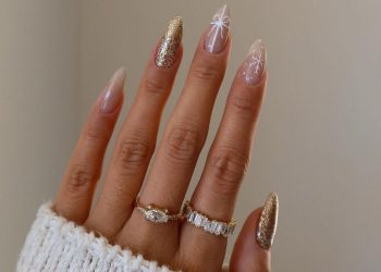 8 χριστουγεννιάτικα manicure θα γεμίσουν με λάμψη τα cozy looks της σεζόν