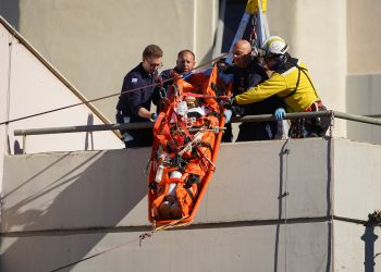 Επιτυχής απεγκλωβισμός πολυτραυματία από τον 2ο όροφο του Νοσοκομείου Τρικάλων | Καρέ καρέ η άσκηση ετοιμότητας του ΙΕΚ Γ.Ν.Τ.