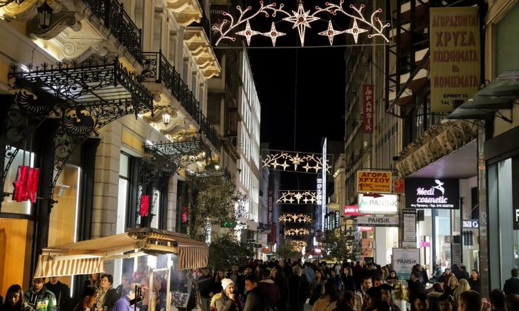 Εορταστικό ωράριο: Ξεκίνησε η συνεχόμενομενη λειτουργία των καταστημάτων – «Η κρισιμότερη περίοδος»