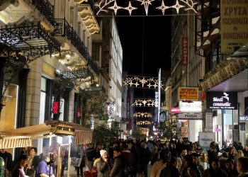 Εορταστικό ωράριο: Ποιες Κυριακές θα είναι ανοιχτά τα καταστήματα για Χριστούγεννα και Πρωτοχρονιά