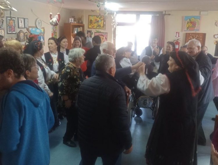 Ομορφη χριστουγεννιάτικη γιορτή ΚΗΦΗ και Β΄ ΚΑΠΗ Δήμου Τρικκαίων