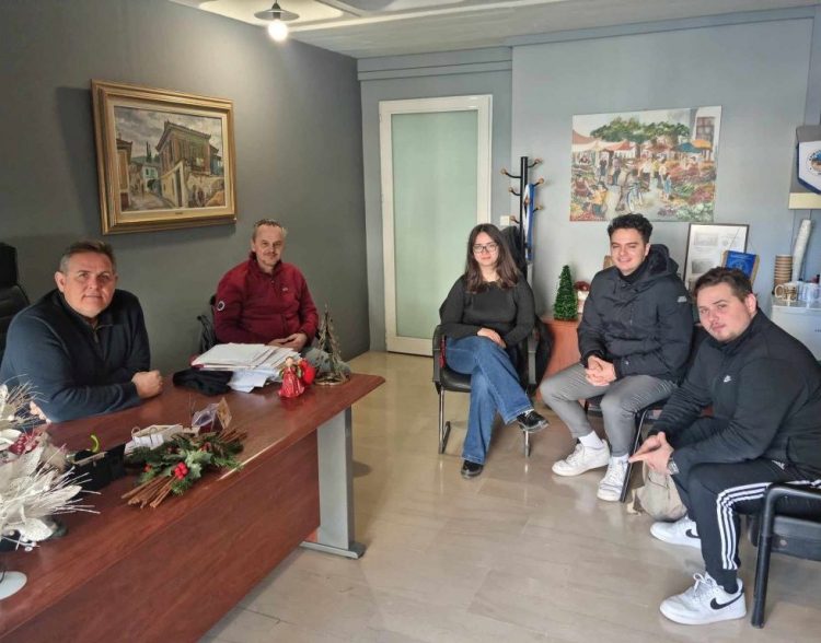 Εθιμοτυπική επίσκεψη του νέου Δημοτικού Συμβουλίου Νέων Δ. Τρικκαίων στον αντιδήμαρχο Παιδείας