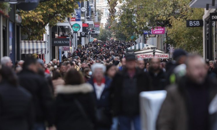 Ανοιχτά σήμερα παραμονή Πρωτοχρονιάς σούπερ μάρκετ και μαγαζιά – Το εορταστικό ωράριο