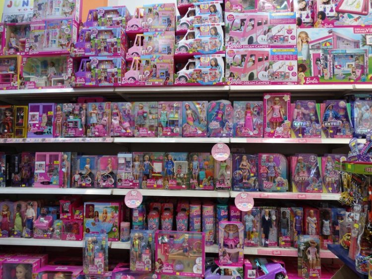 Junior Toys: 2 καταστήματα-450τμ αφιερωμένα στο παιχνίδι, την ξεχνοιασιά και τη διασκέδαση των παιδιών