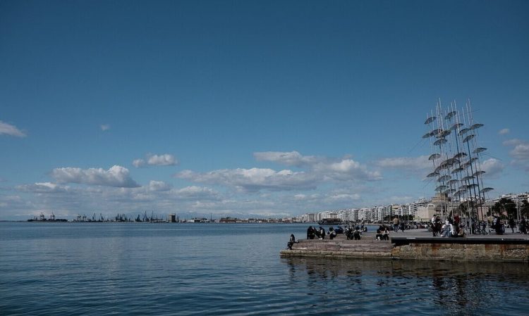 Kαιρός: Εξασθενούν τα φαινόμενα, παραμένει το κρύο την Κυριακή –  Ζέστη από Δευτέρα