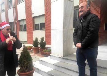 Τα κάλαντα – έκπληξη στον Δήμαρχο Τρικκαίων