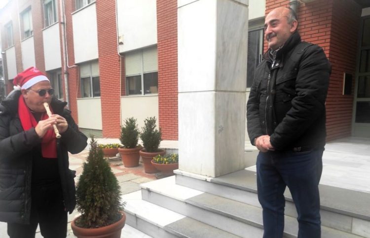 Τα κάλαντα – έκπληξη στον Δήμαρχο Τρικκαίων