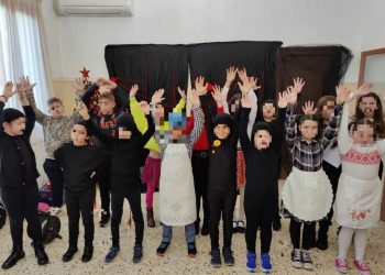 Χριστουγεννιάτικη εκδήλωση του ΚΔΑΠ «ΣΤΑΘΜΟΣ» του Δ. Τρικκαίων στο γηροκομείο Μεγάλων Καλυβίων