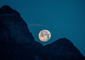 Έχετε καταλάβει γιατί φαίνεται το φεγγάρι κατά τη διάρκεια της μέρας;