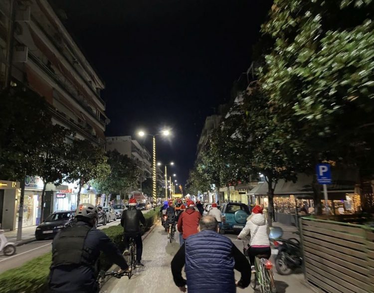 Ποδηλατάδα και τραγούδια «στις γειτονιές του Μητροπάνου»