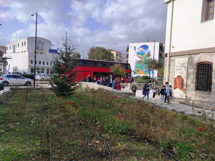 Εκατοντάδες επισκέπτες από όλη την Ελλάδα καθημερινά στο Μουσείο Τσιτσάνη