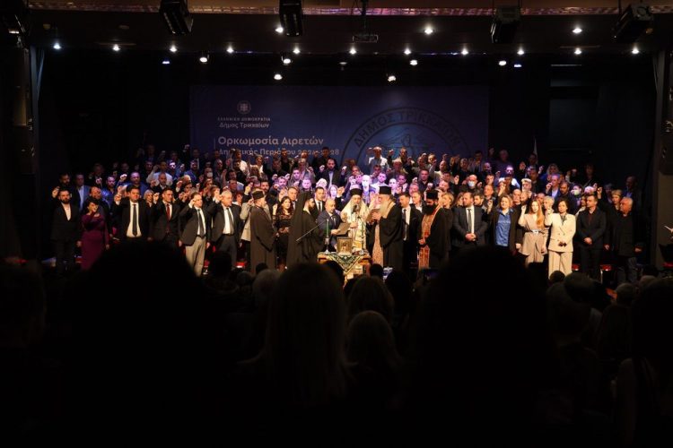 Υπέρλαμπρη η τελετή ορκωμοσίας του Δημάρχου Νίκου Σακκά και των αιρετών του Δήμου Τρικκαίων (καρέ-καρέ)-Ν. Σακκάς: «Ο Δήμος μας ακόμη πιο ψηλά»