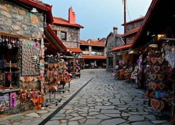 Παλιός Άγιος Αθανάσιος: Μαγικά Χριστούγεννα στο στολίδι του Βορρά