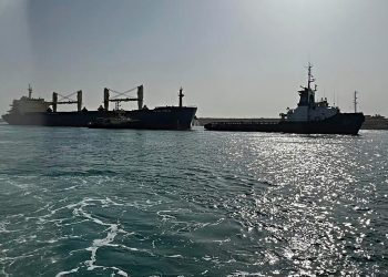 Ναυτιλιακοί «κολοσσοί» σταματούν να χρησιμοποιούν τη Διώρυγα του Σουέζ υπό τον φόβο νέων επιθέσεων