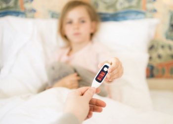 Χριστούγεννα με ιώσεις για πολλές οικογένειες – Έξαρση και ανησυχία