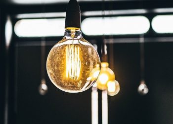 Νέα τιμολόγια ρεύματος: Τέσσερα διαφορετικά χρώματα στους λογαριασμούς – Τι συμφέρει