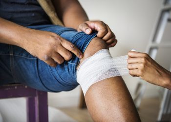 Ιδιαίτερα βαρύ τίμημα σε απώλεια παραγωγικού πληθυσμού πληρώνει κάθε χρόνο η Ελλάδα από πολεμικού τύπου τραύματα, παρά το γεγονός ότι δεν βρίσκεται σε πόλεμο!