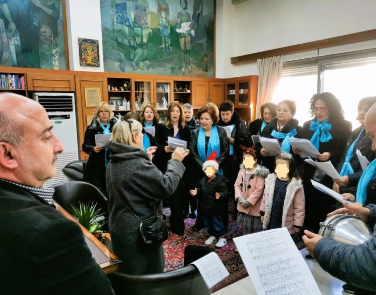 Κάλαντα Πρωτοχρονιάς από τη Δημοτική Χορωδία Τρικάλων στον Δήμαρχο Τρικκαίων