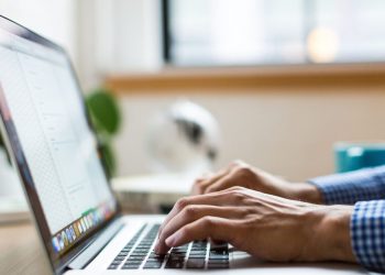 Εφαρμογές παραποίησης φωτογραφιών: Όταν η χρήση της τεχνητής νοημοσύνης εγκυμονεί κινδύνους