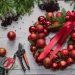 Ο πιο εύκολος τρόπος για DIY χριστουγεννιάτικο στεφάνι με μπάλες